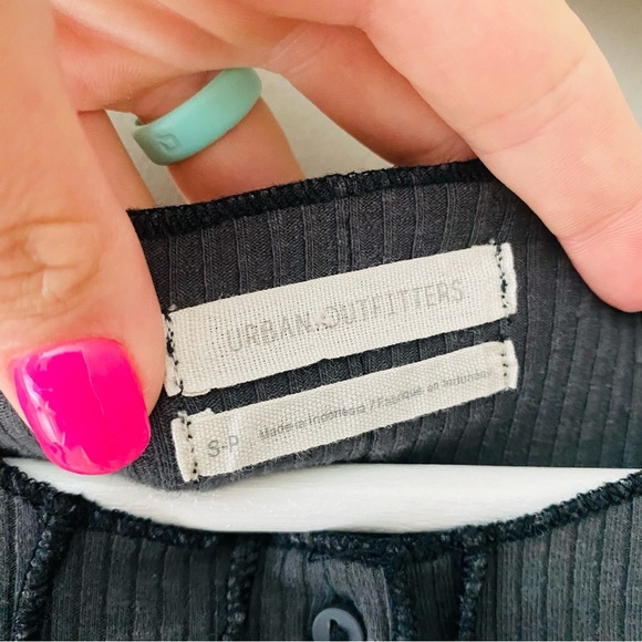 Urban Outfitters Long Sleeve Button Up Crop Top Charcoal Sz Small - Picture 4 of 8